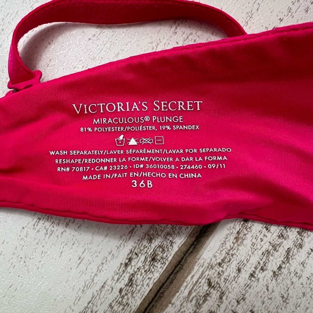 36B Victoria’s Secret Miraculous Plunge Bombshell Push Up Bra - Picture 9 of 11